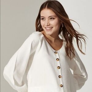 Nwt! Urban Romantics long sleeve v neck button down blouse top